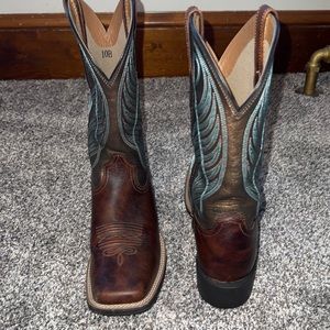 Brown and blue women cow boy boots. Size 10 only worn twice.